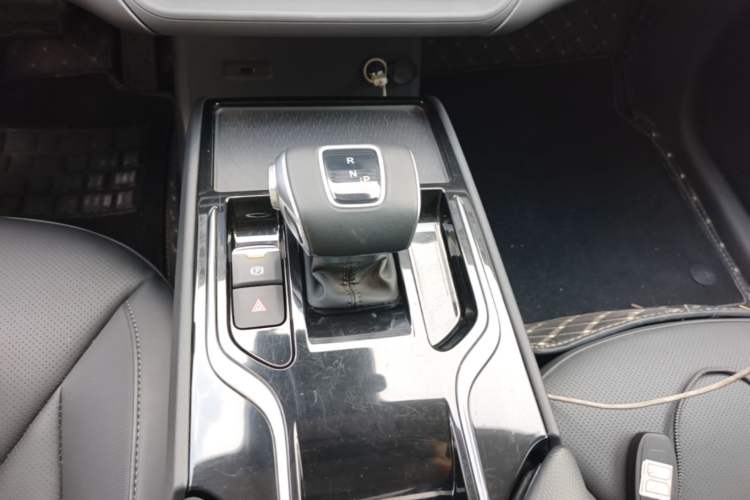 Used Hongqi E-QM5 2022 431 km Charge & Enjoy Edition Gear Lever