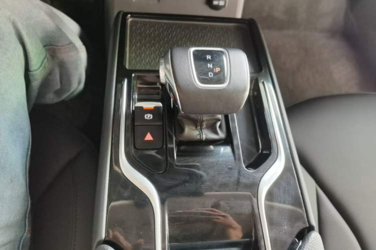 Used Hongqi E-QM5 2022 431 km Charge & Enjoy Edition Gear Lever