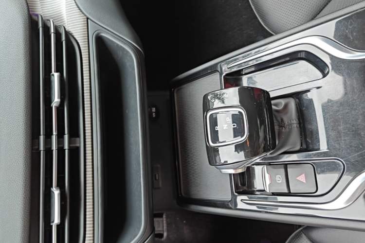 Used Hongqi E-QM5 2022 431 km Charge & Enjoy Edition Gear Lever