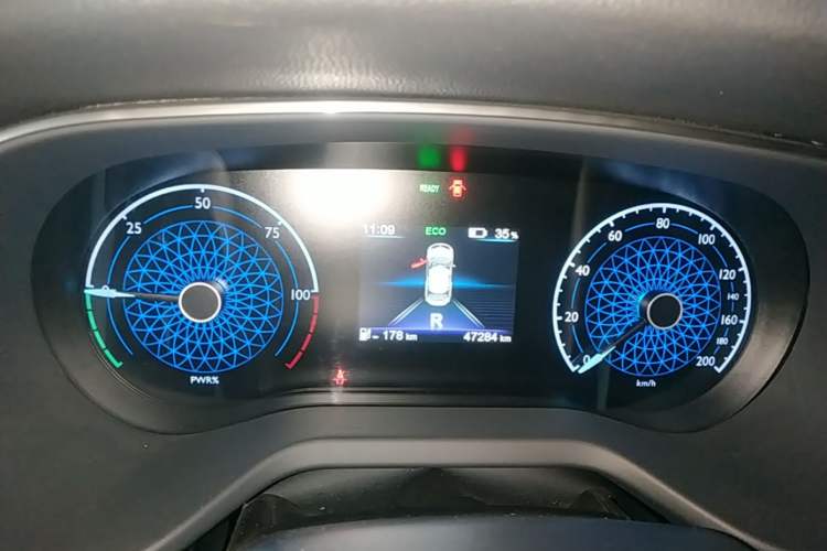 Used Hongqi E-QM5 2022 431 km Charge & Enjoy Edition Instrument Cluster