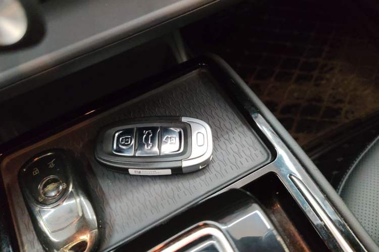 Used Hongqi E-QM5 2022 431 km Charge & Enjoy Edition Interior 1