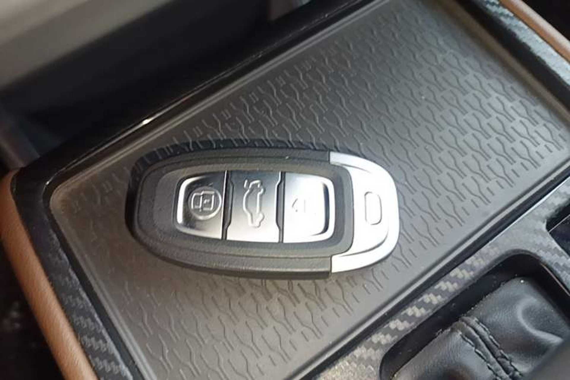 Used Hongqi E-QM5 2022 431 km Charge & Enjoy Edition Interior 1