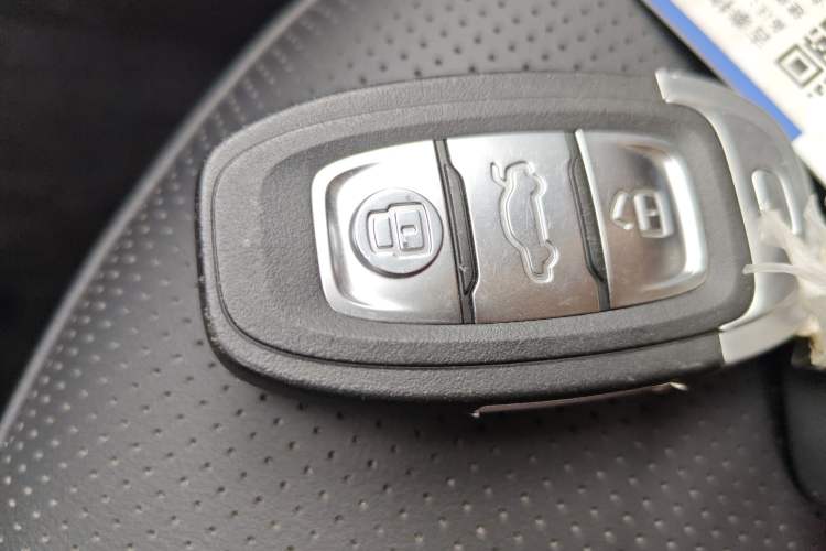 Used Hongqi E-QM5 2022 431 km Charge & Enjoy Edition Interior 1