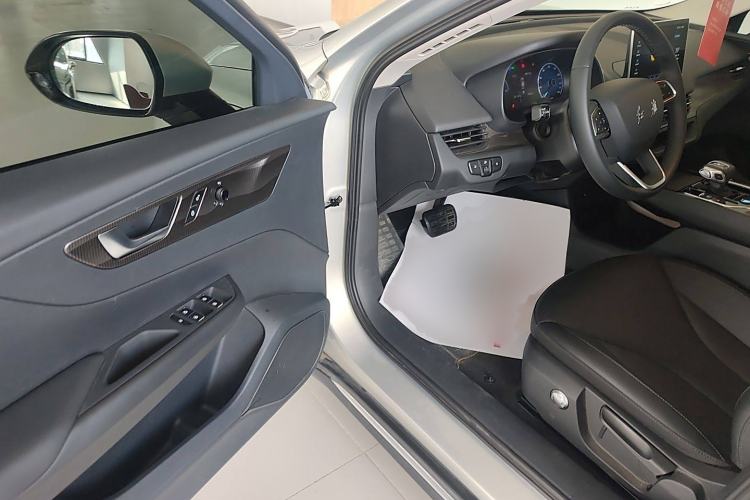 Used Hongqi E-QM5 2022 431 km Charge & Enjoy Edition Interior 3