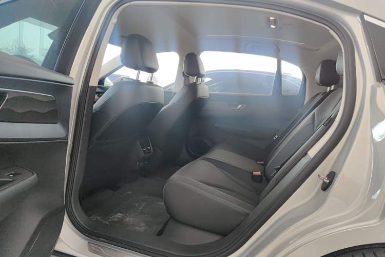 Used Hongqi E-QM5 2022 431 km Charge & Enjoy Edition Interior 4
