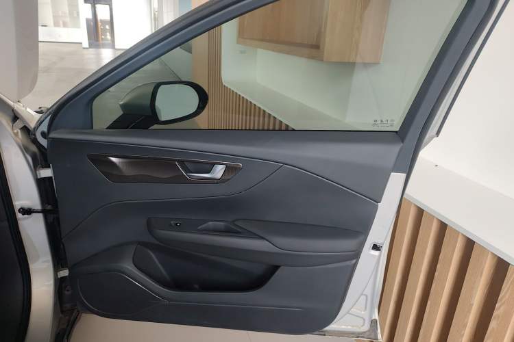 Used Hongqi E-QM5 2022 431 km Charge & Enjoy Edition Interior 5
