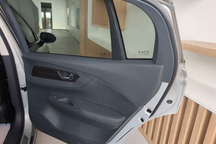 Used Hongqi E-QM5 2022 431 km Charge & Enjoy Edition Interior 6