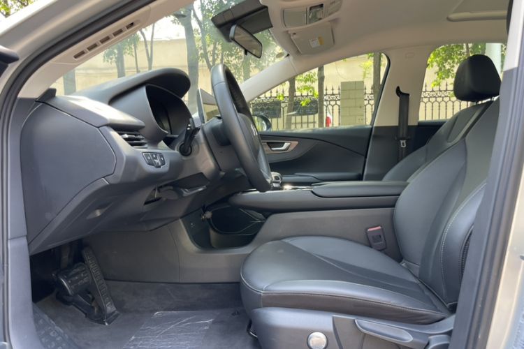 Used Hongqi E-QM5 2022 431 km Charge & Enjoy Edition Interior 9