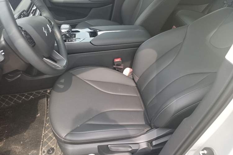 Used Hongqi E-QM5 2022 431 km Charge & Enjoy Edition Left Front Seat