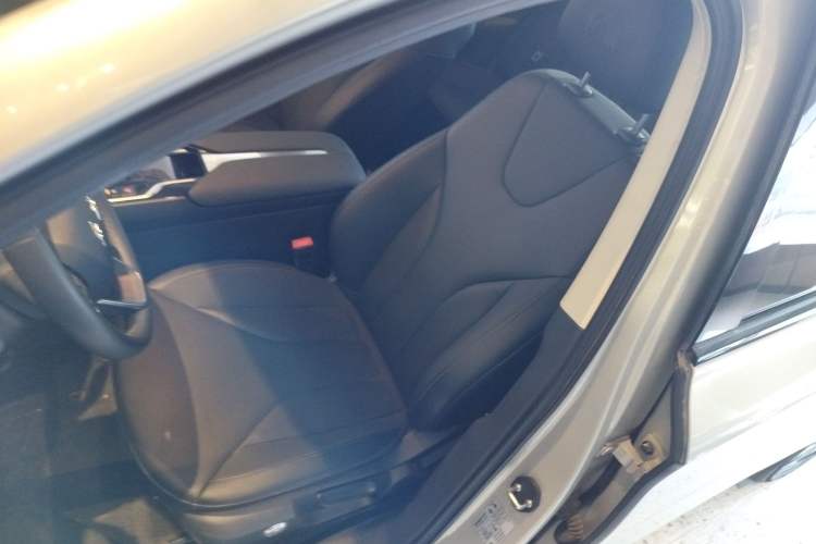 Used Hongqi E-QM5 2022 431 km Charge & Enjoy Edition Left Front Seat