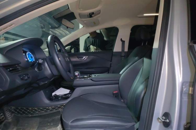 Used Hongqi E-QM5 2022 431 km Charge & Enjoy Edition Left Front Seat