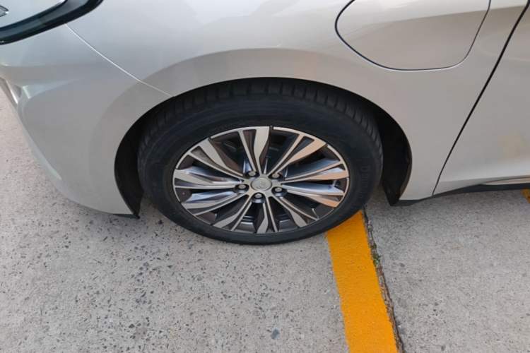 Used Hongqi E-QM5 2022 431 km Charge & Enjoy Edition Left Front Wheel Hub