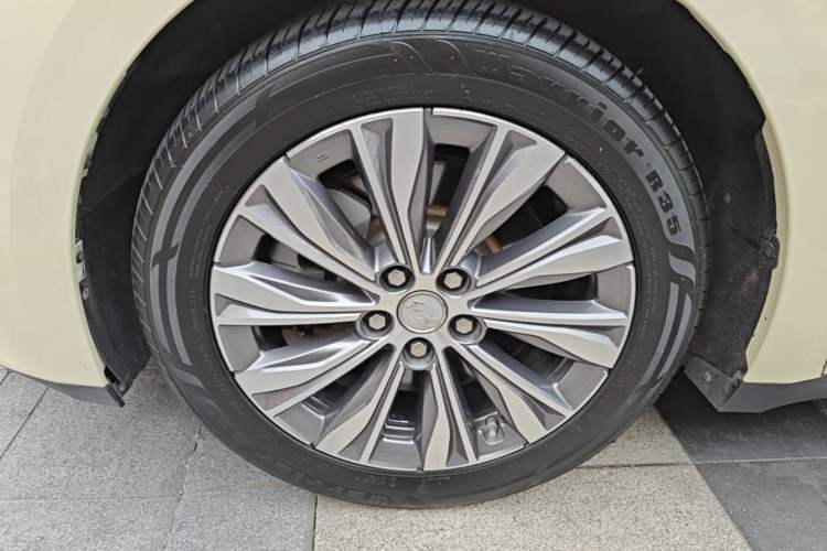 Used Hongqi E-QM5 2022 431 km Charge & Enjoy Edition Left Front Wheel Hub