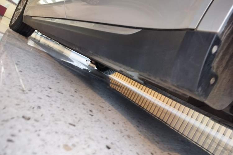 Used Hongqi E-QM5 2022 431 km Charge & Enjoy Edition Left Side Sill