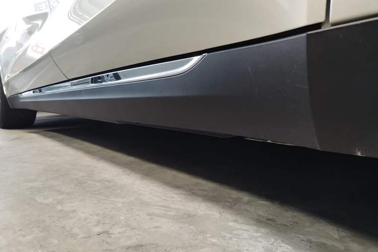 Used Hongqi E-QM5 2022 431 km Charge & Enjoy Edition Left Side Sill