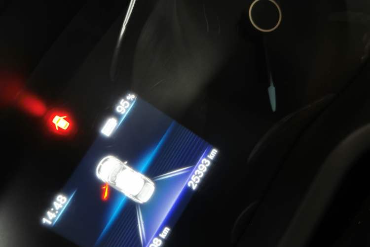 Used Hongqi E-QM5 2022 431 km Charge & Enjoy Edition Odometer Close Up