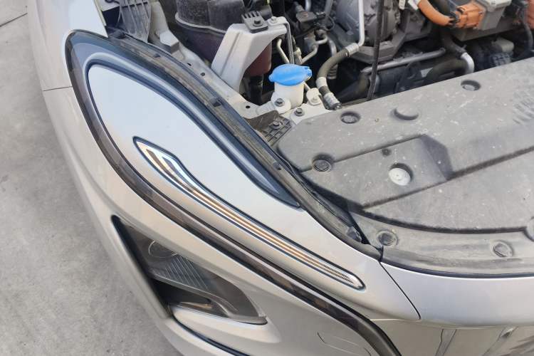 Used Hongqi E-QM5 2022 431 km Charge & Enjoy Edition Right Front Headlight