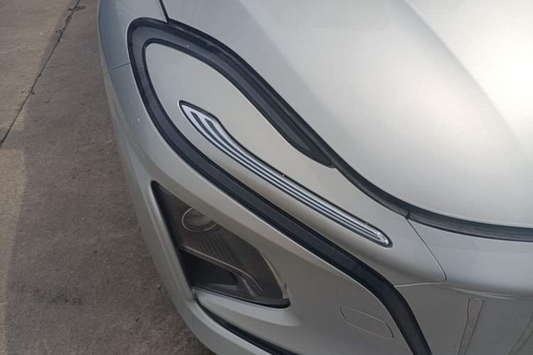 Used Hongqi E-QM5 2022 431 km Charge & Enjoy Edition Right Front Headlight