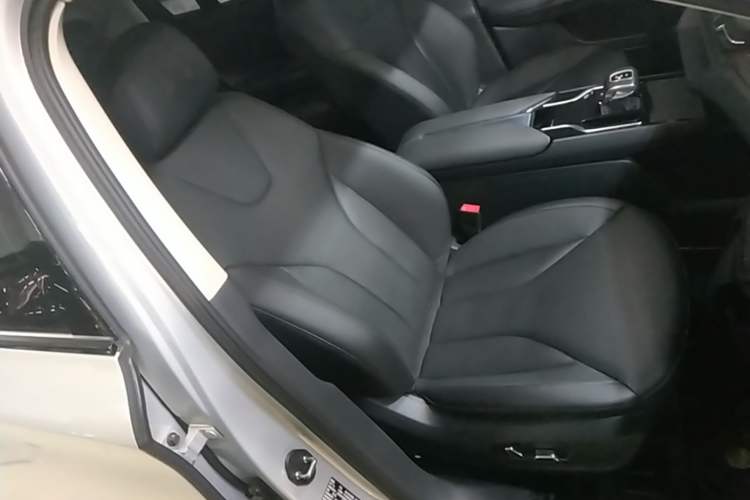 Used Hongqi E-QM5 2022 431 km Charge & Enjoy Edition Right Front Seat