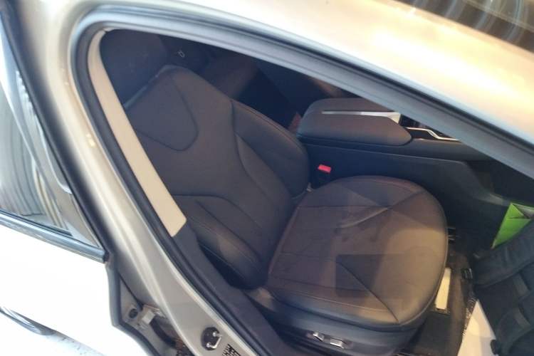 Used Hongqi E-QM5 2022 431 km Charge & Enjoy Edition Right Front Seat