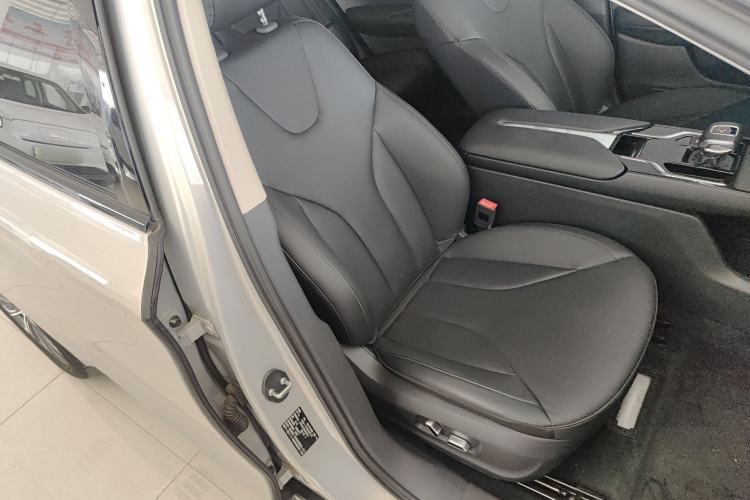 Used Hongqi E-QM5 2022 431 km Charge & Enjoy Edition Right Front Seat