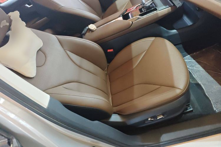 Used Hongqi E-QM5 2022 431 km Charge & Enjoy Edition Right Front Seat