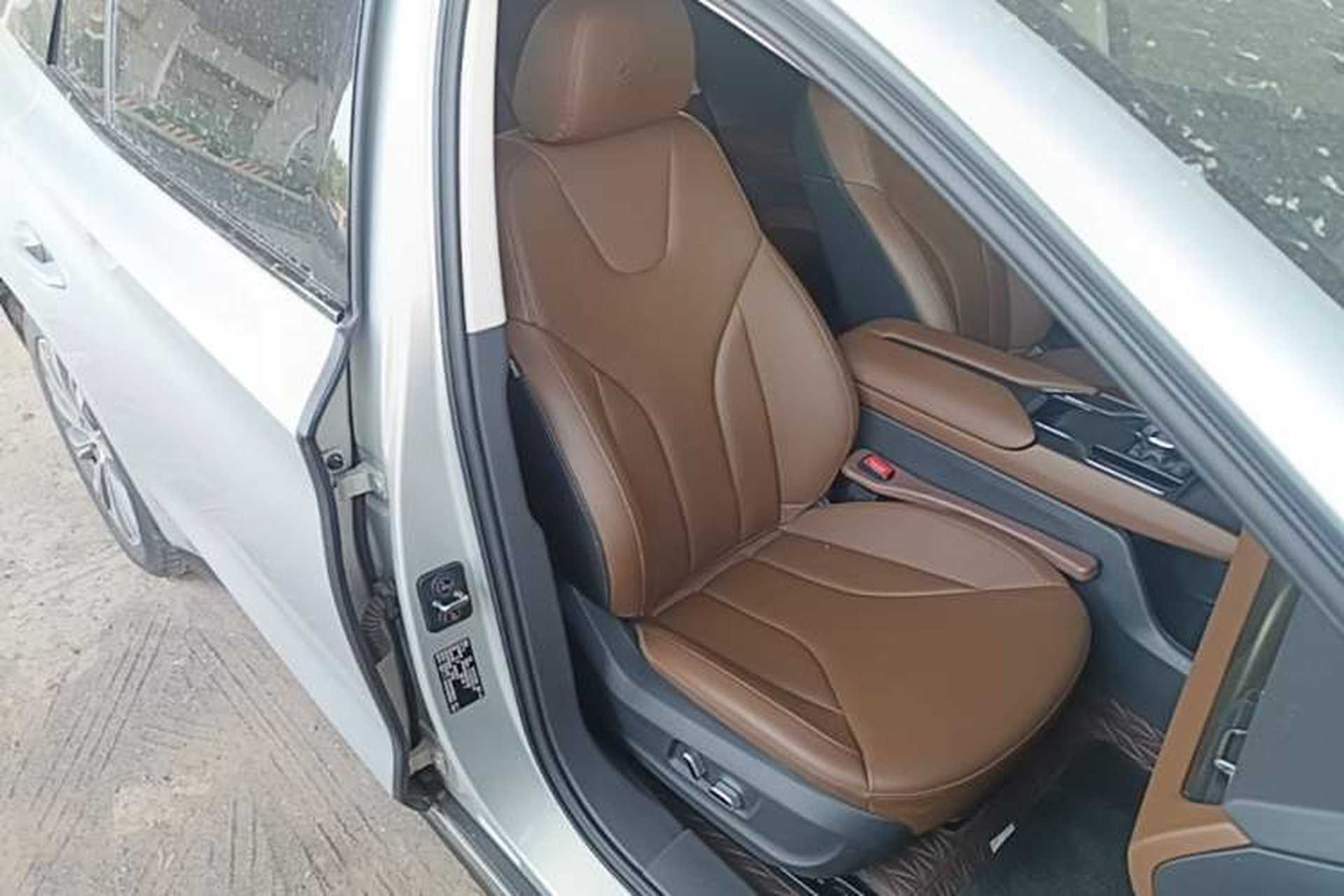 Used Hongqi E-QM5 2022 431 km Charge & Enjoy Edition Right Front Seat
