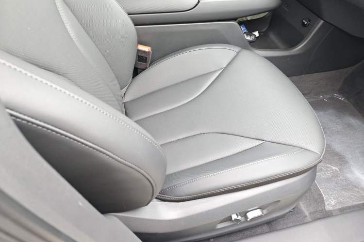 Used Hongqi E-QM5 2022 431 km Charge & Enjoy Edition Right Front Seat
