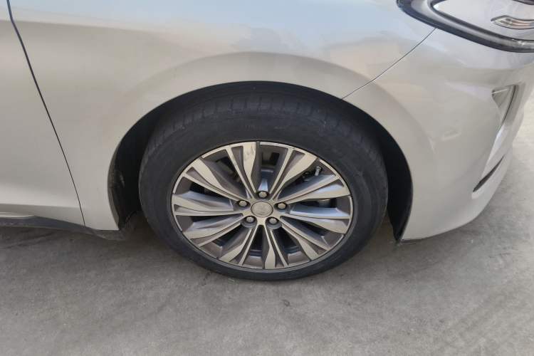Used Hongqi E-QM5 2022 431 km Charge & Enjoy Edition Right Front Wheel Hub