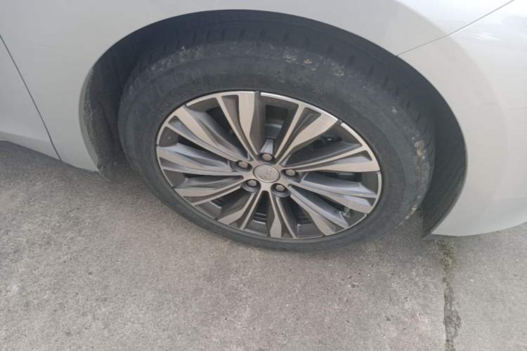 Used Hongqi E-QM5 2022 431 km Charge & Enjoy Edition Right Front Wheel Hub