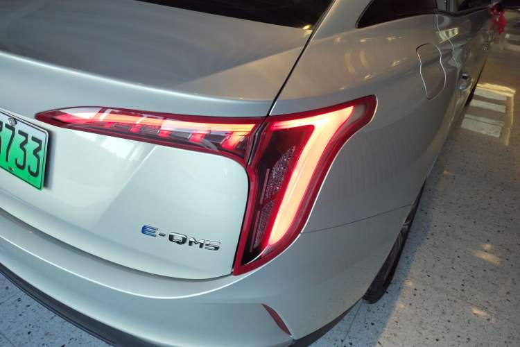 Used Hongqi E-QM5 2022 431 km Charge & Enjoy Edition Right Rear Taillight