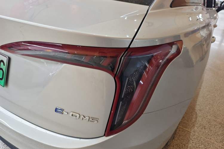 Used Hongqi E-QM5 2022 431 km Charge & Enjoy Edition Right Rear Taillight