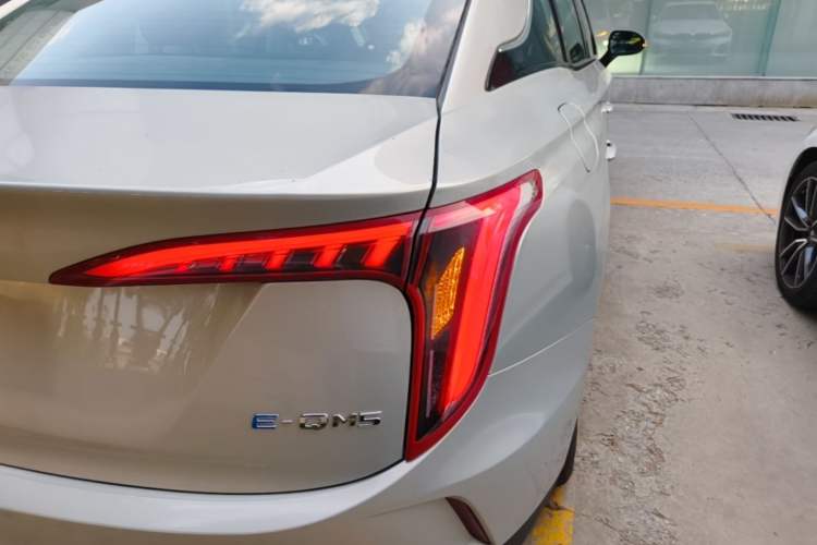 Used Hongqi E-QM5 2022 431 km Charge & Enjoy Edition Right Rear Taillight