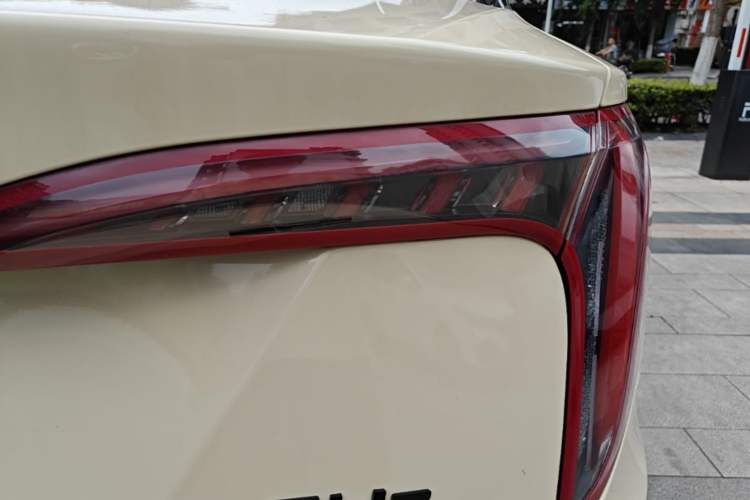 Used Hongqi E-QM5 2022 431 km Charge & Enjoy Edition Right Rear Taillight