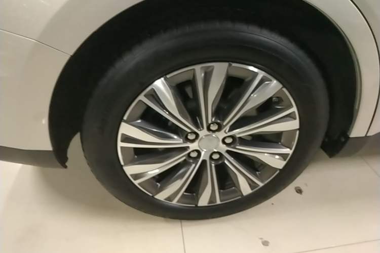 Used Hongqi E-QM5 2022 431 km Charge & Enjoy Edition Right Rear Wheel Hub