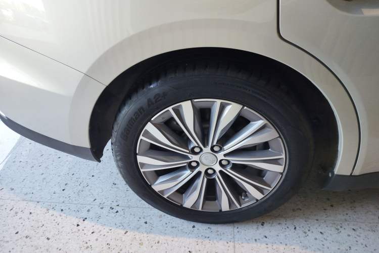 Used Hongqi E-QM5 2022 431 km Charge & Enjoy Edition Right Rear Wheel Hub