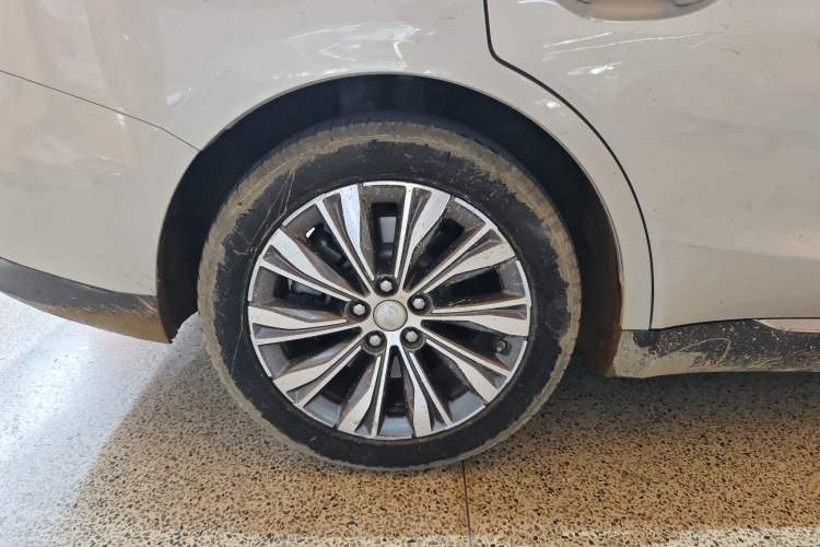 Used Hongqi E-QM5 2022 431 km Charge & Enjoy Edition Right Rear Wheel Hub