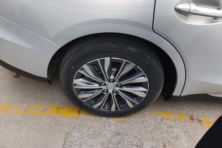Used Hongqi E-QM5 2022 431 km Charge & Enjoy Edition Right Rear Wheel Hub