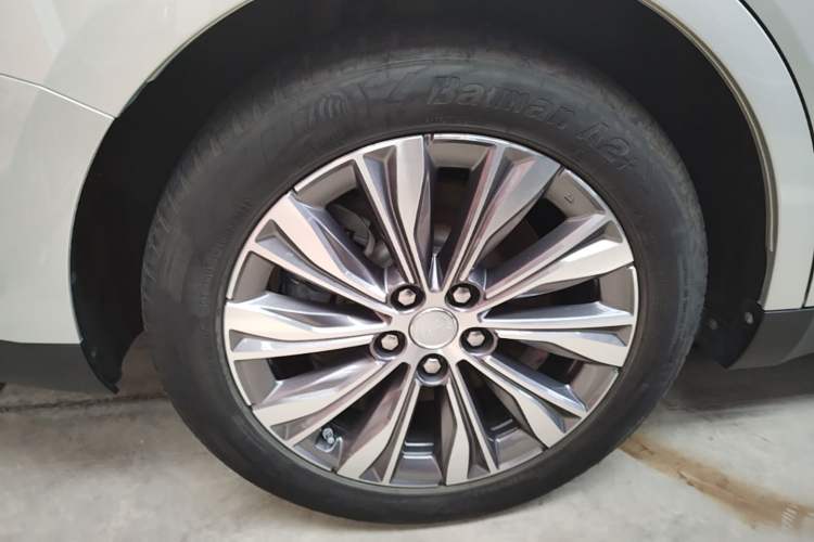 Used Hongqi E-QM5 2022 431 km Charge & Enjoy Edition Right Rear Wheel Hub