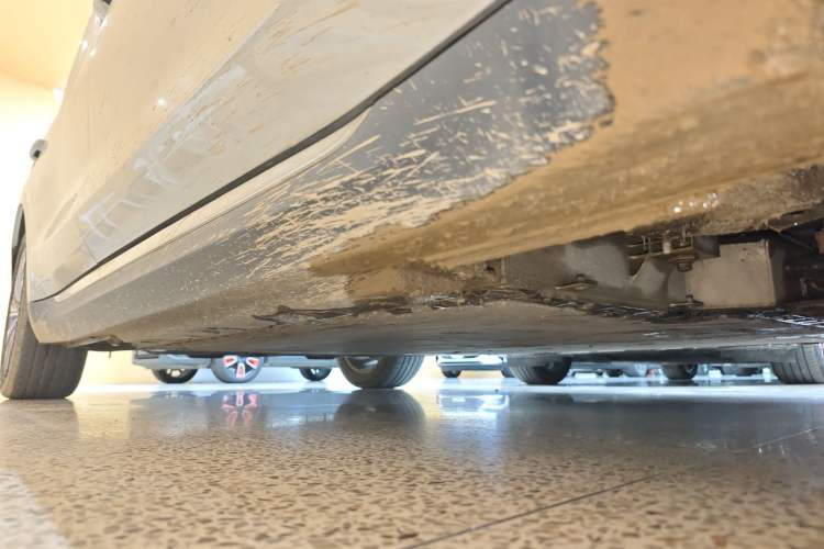 Used Hongqi E-QM5 2022 431 km Charge & Enjoy Edition Right Side Sill