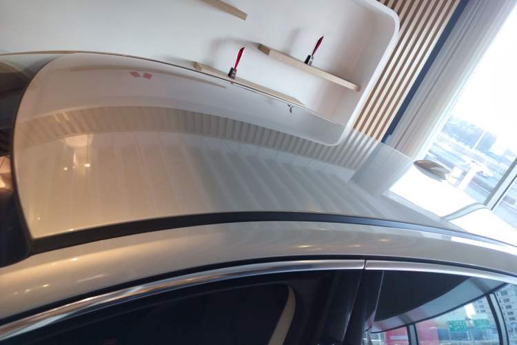 Used Hongqi E-QM5 2022 431 km Charge & Enjoy Edition Roof