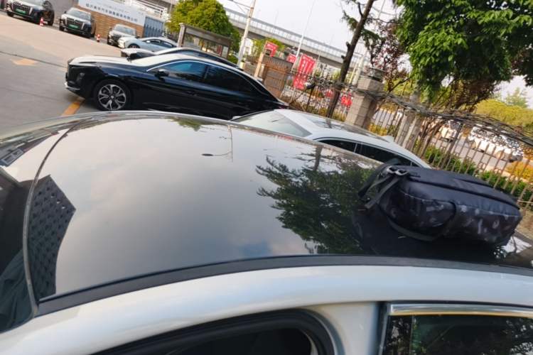 Used Hongqi E-QM5 2022 431 km Charge & Enjoy Edition Roof