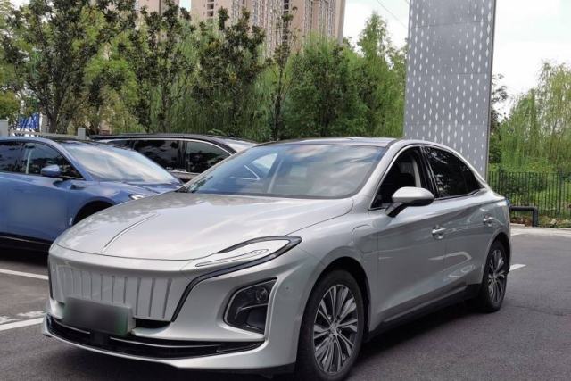 Used Hongqi E-QM5 2022 431 km Charge & Enjoy Edition