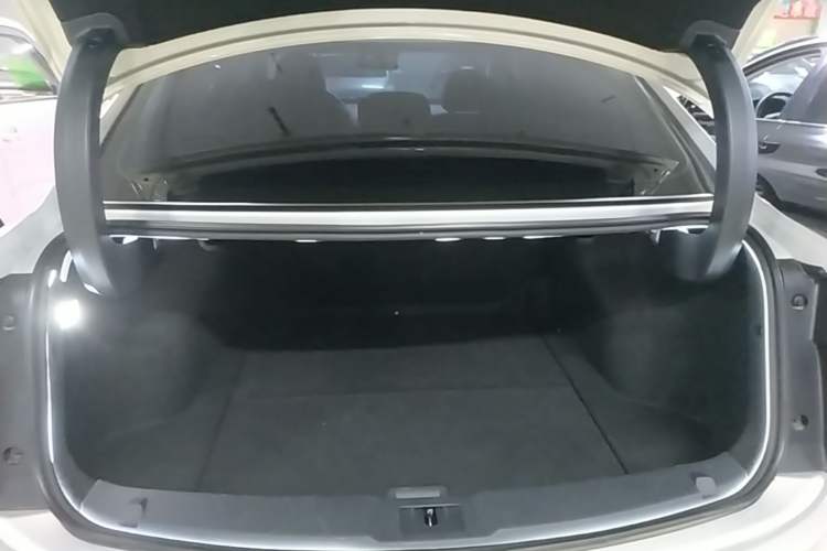 Used Hongqi E-QM5 2022 431 km Charge & Enjoy Edition Trunk