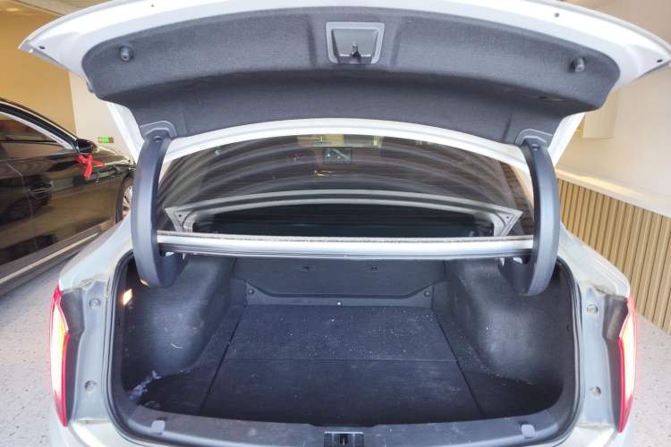 Used Hongqi E-QM5 2022 431 km Charge & Enjoy Edition Trunk