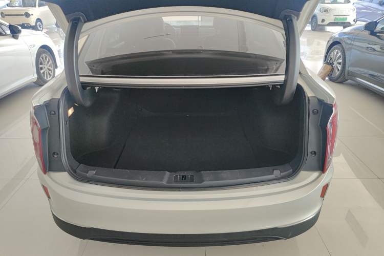 Used Hongqi E-QM5 2022 431 km Charge & Enjoy Edition Trunk