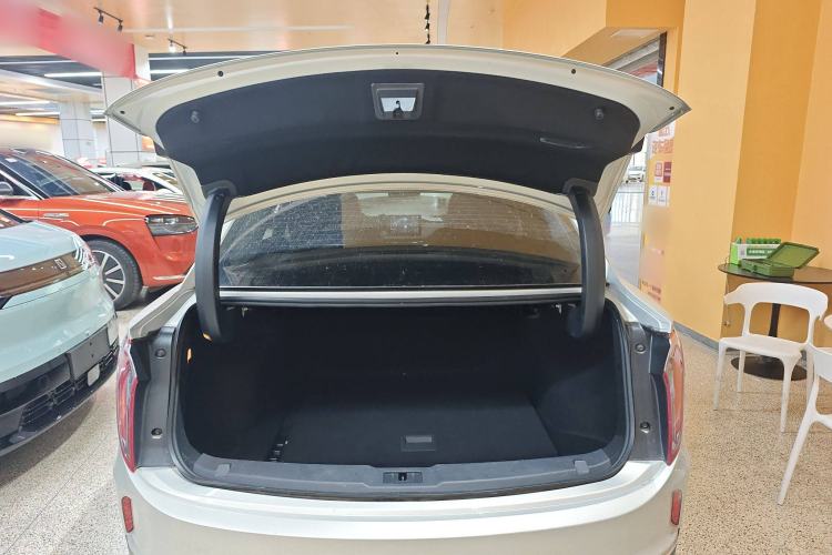 Used Hongqi E-QM5 2022 431 km Charge & Enjoy Edition Trunk