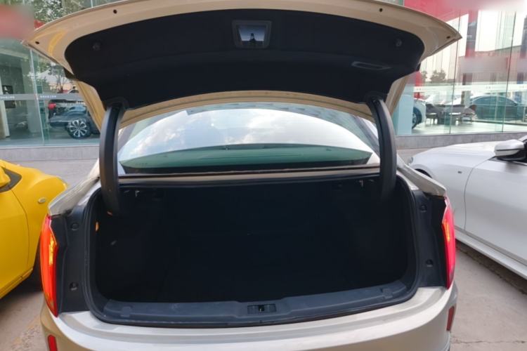 Used Hongqi E-QM5 2022 431 km Charge & Enjoy Edition Trunk