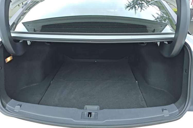 Used Hongqi E-QM5 2022 431 km Charge & Enjoy Edition Trunk