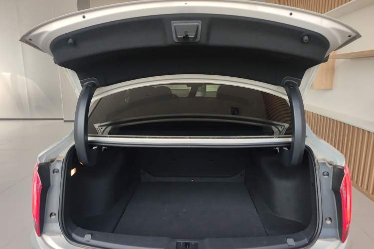 Used Hongqi E-QM5 2022 431 km Charge & Enjoy Edition Trunk
